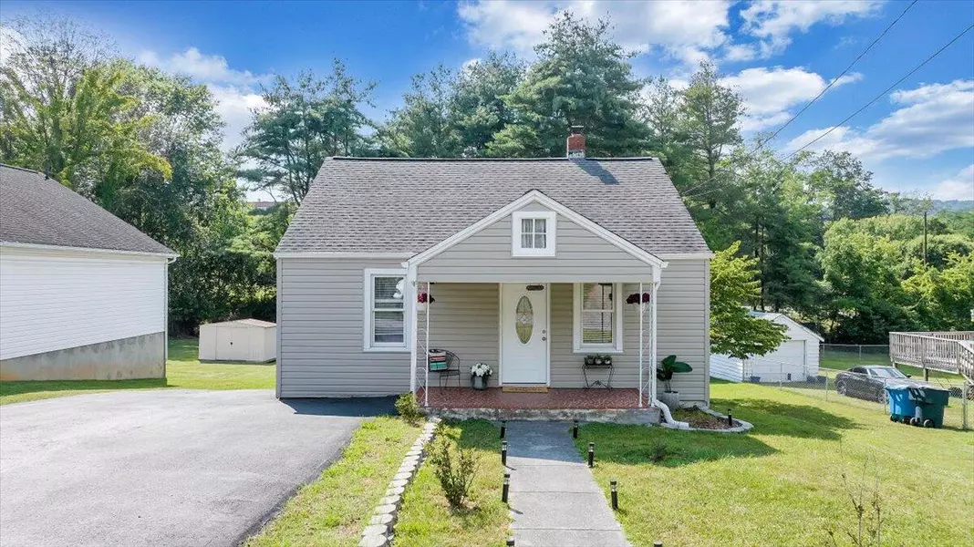 3647 Ventnor RD, Roanoke, VA 24014