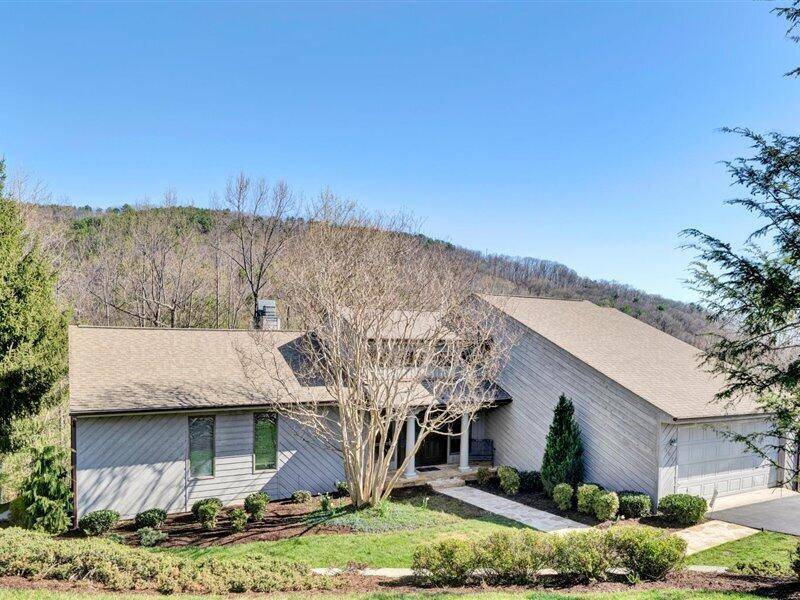 6207 Mt. Chestnut RD, Roanoke, VA 24018