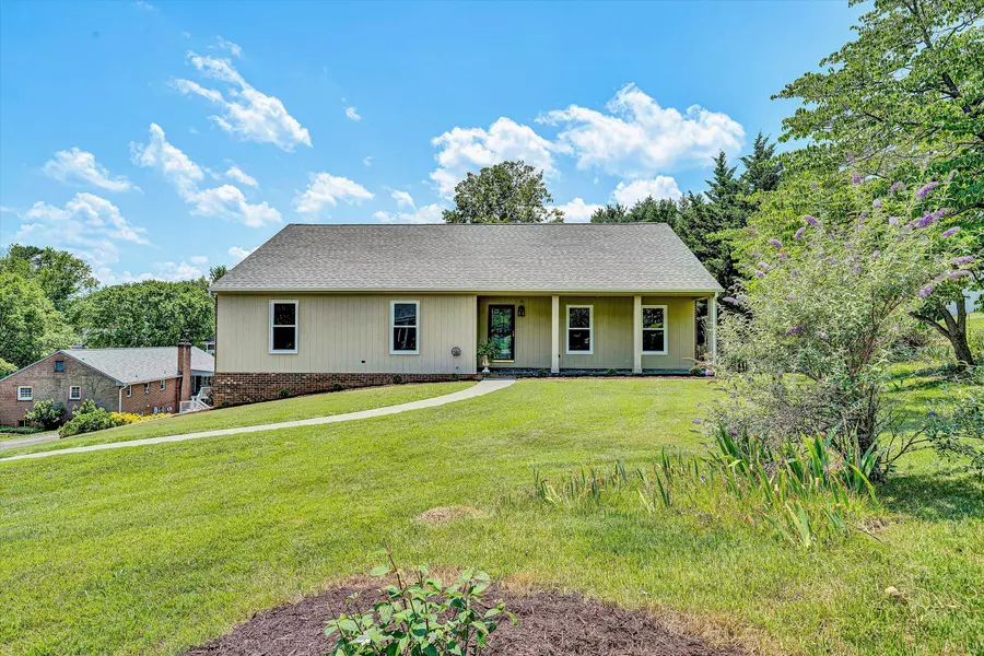 160 Ivy LN, Daleville, VA 24083
