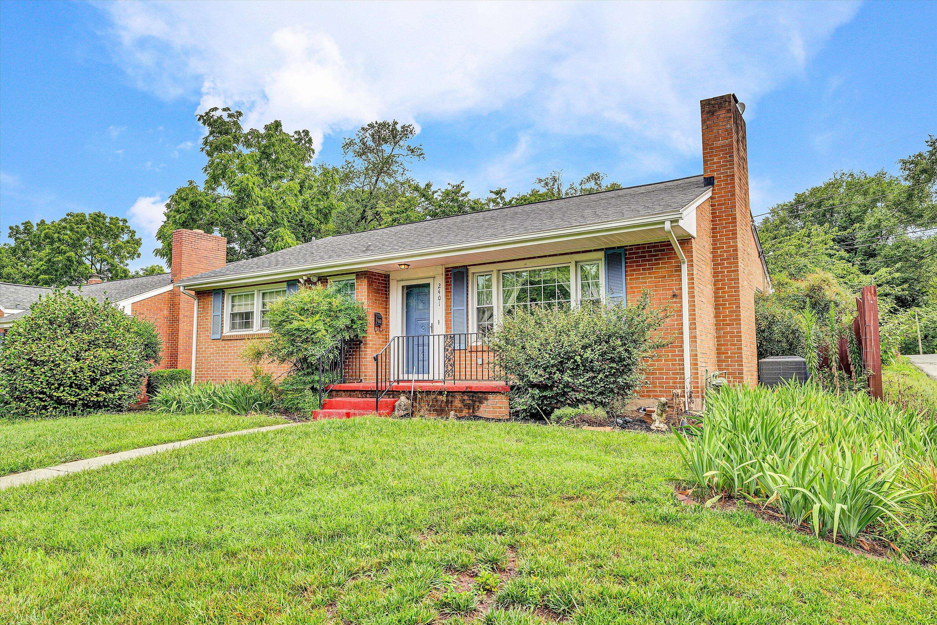 2401 Maiden LN, Roanoke, VA 24015