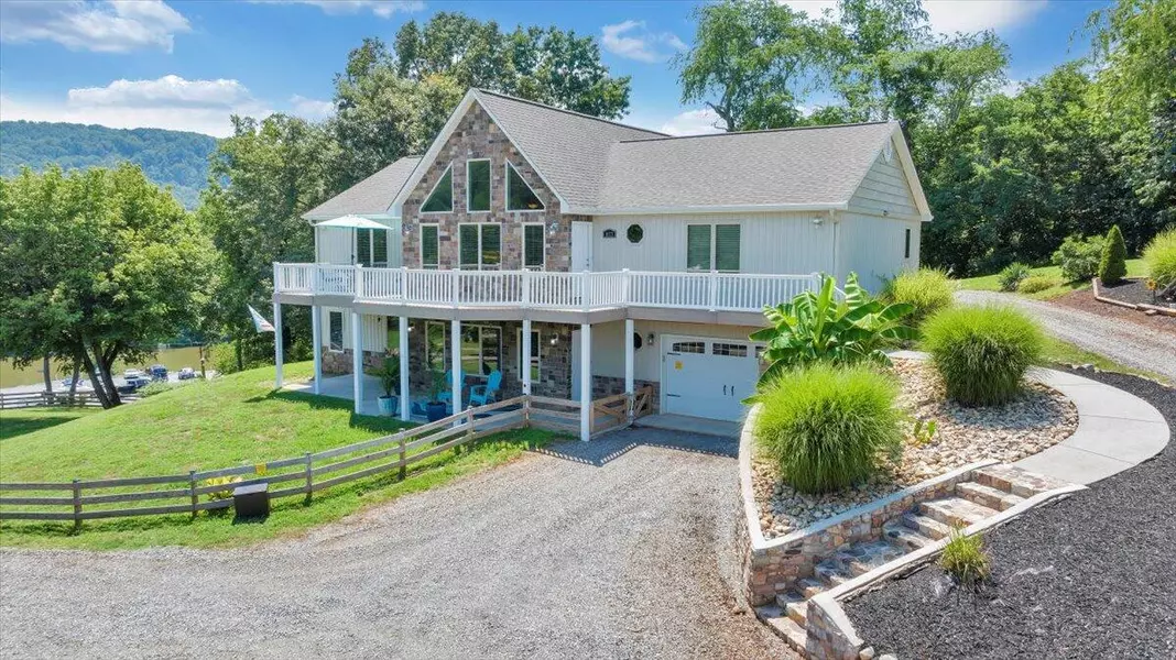 1076 Shorevue CIR, Hardy, VA 24101