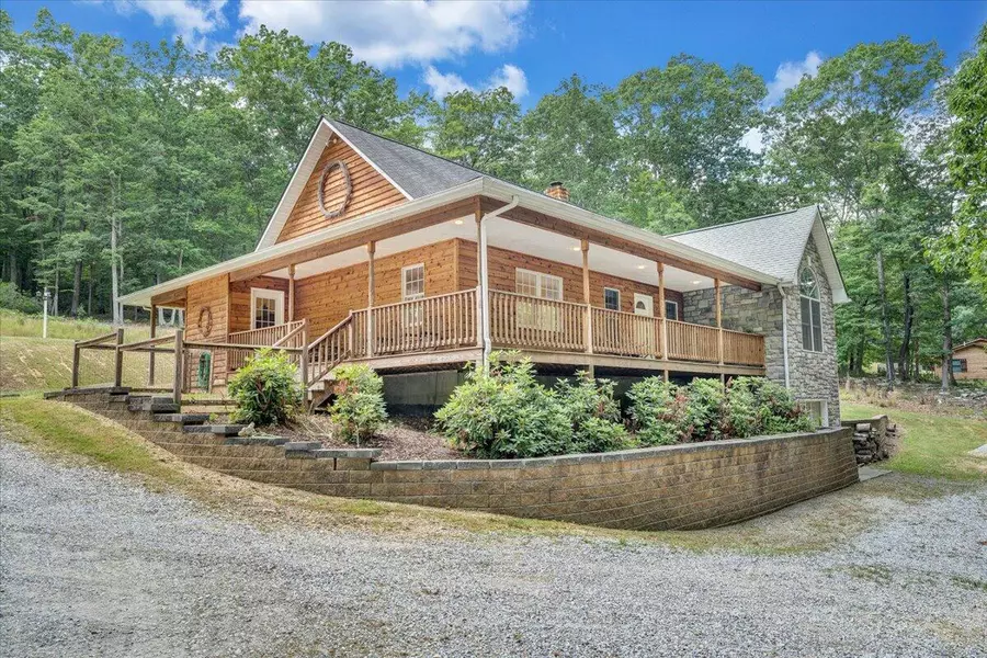 1403 Greyledge RD, Buchanan, VA 24066