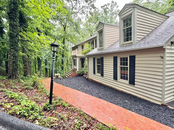 Roanoke, VA 24018,4867 Hunting Hills DR