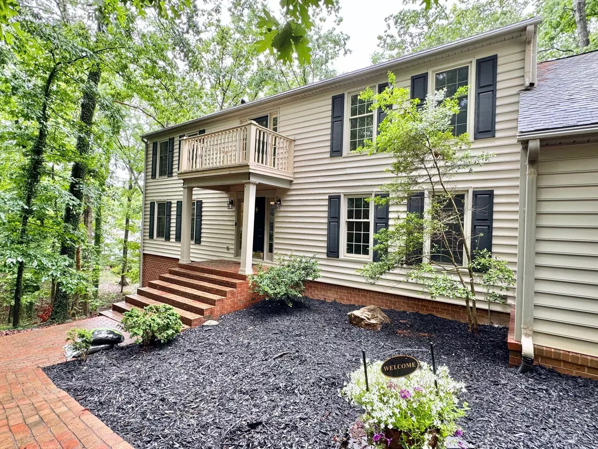 Roanoke, VA 24018,4867 Hunting Hills DR