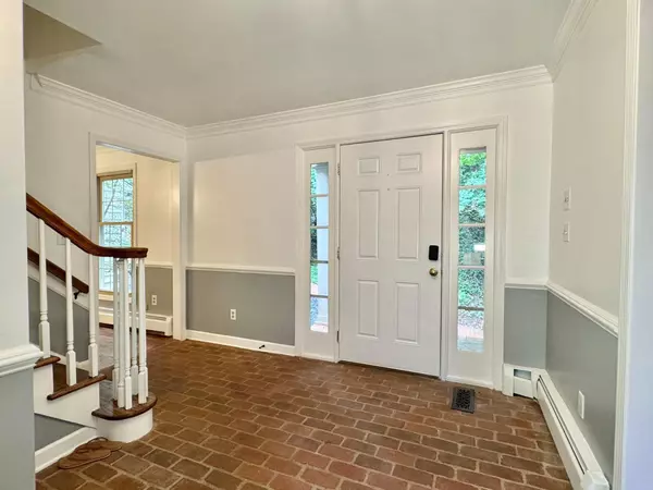 Roanoke, VA 24018,4867 Hunting Hills DR