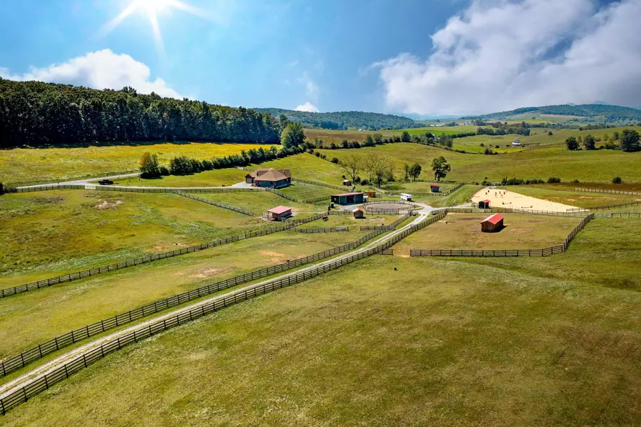 747 New Providence RD, Raphine, VA 24472