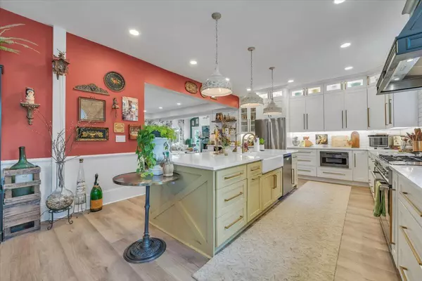 Bedford, VA 24523,1221 Oakwood ST