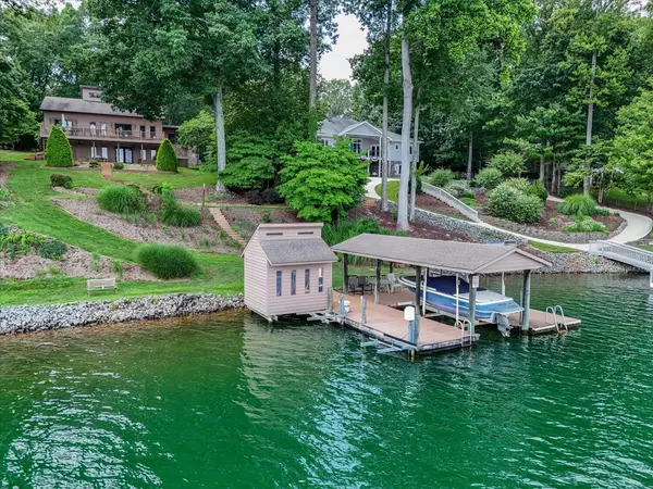 1196 Jefferson Dock RD, Penhook, VA 24137