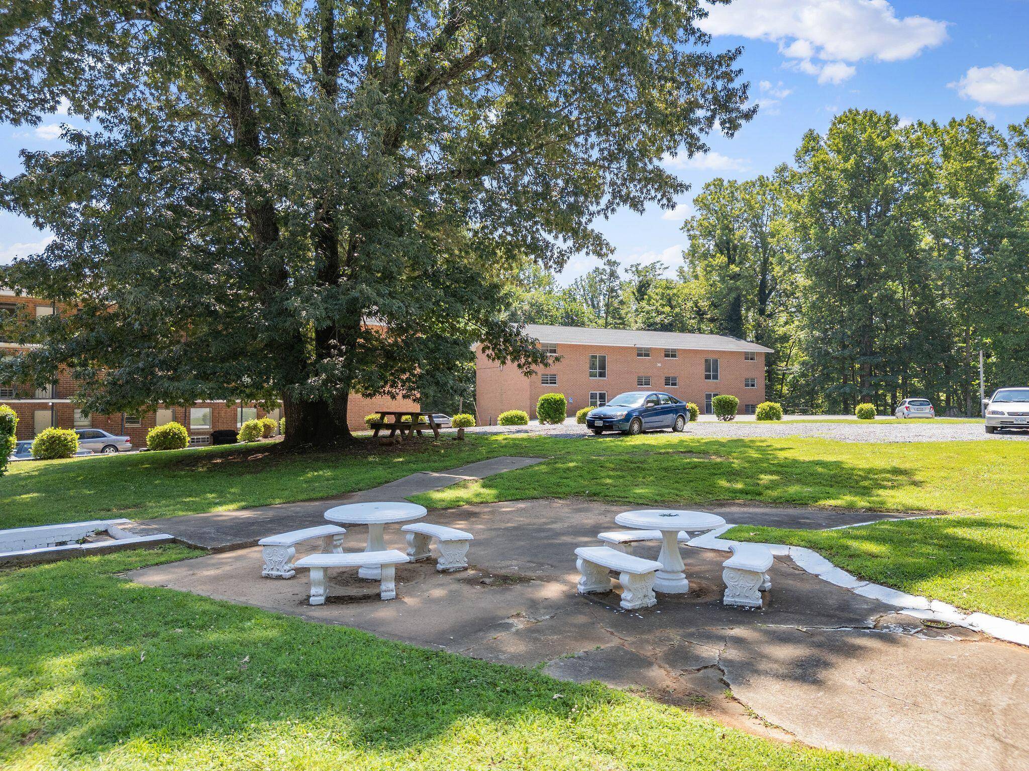 Bassett, VA 24055,100 Ridge View LN Unit Apt  13