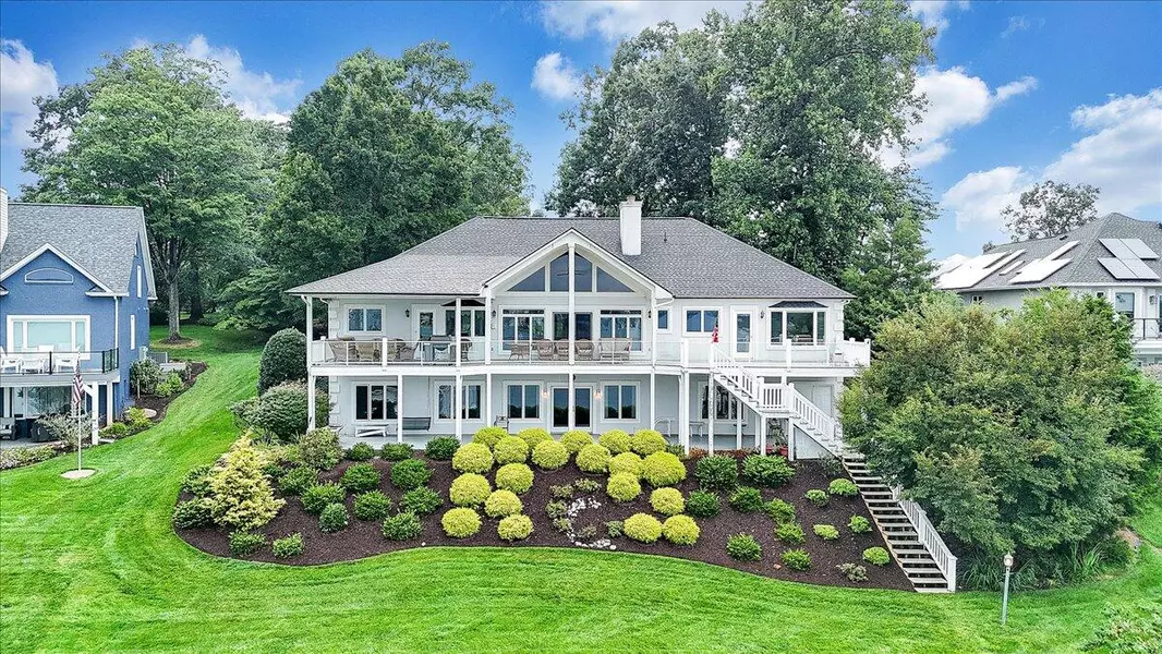 40 Spinnaker Run CIR, Moneta, VA 24121