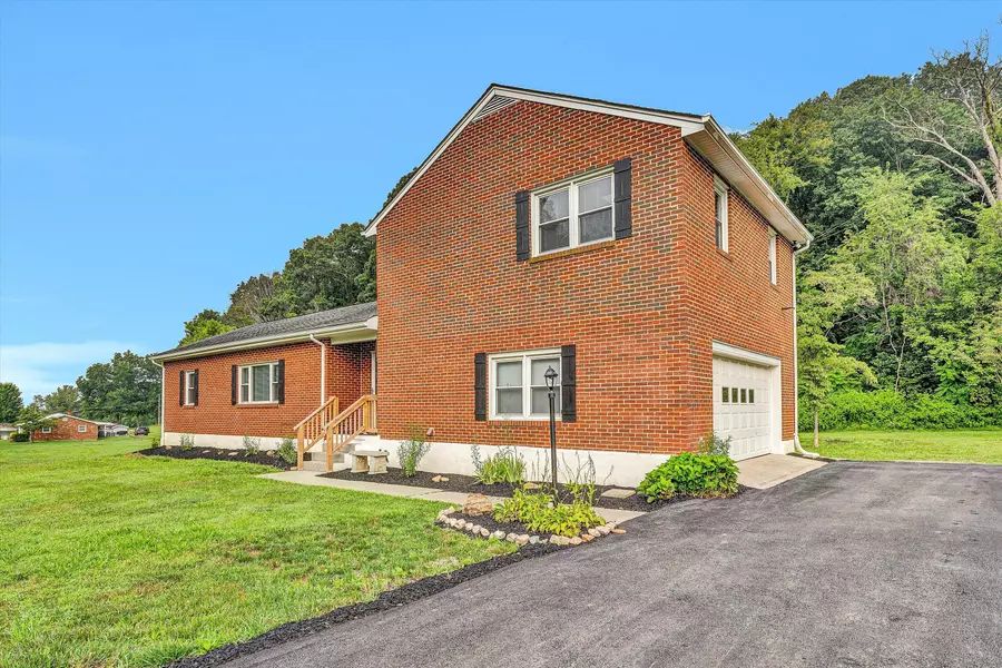 459 Coaling RD, Troutville, VA 24175