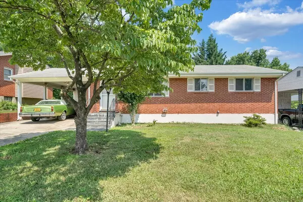 3332 Maplelawn AVE, Roanoke, VA 24012