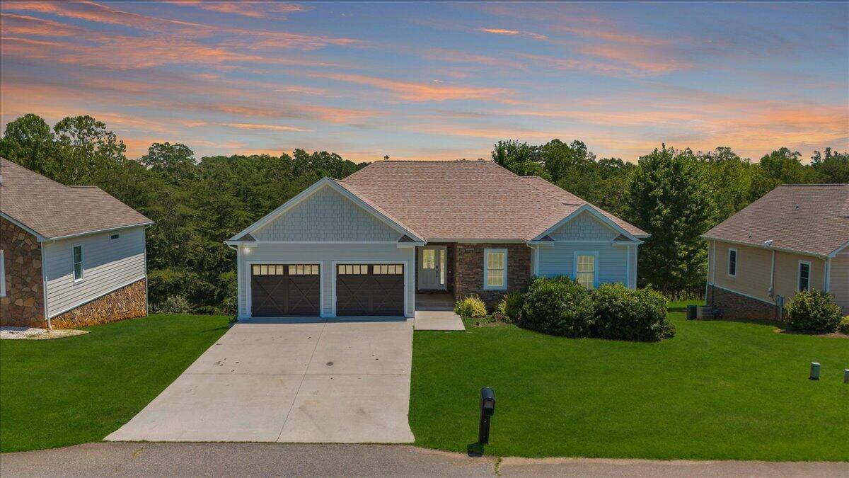 1077 Barrow Hills DR, Huddleston, VA 24104