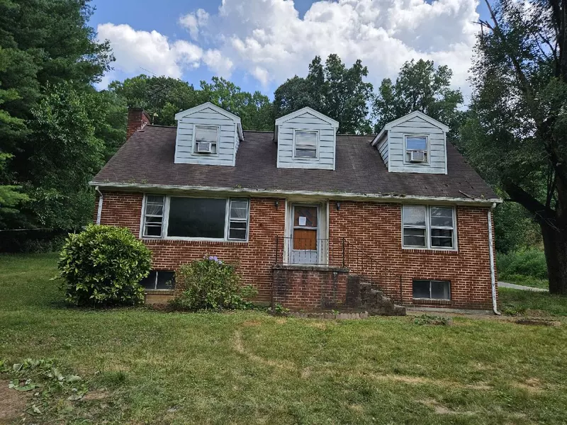1050 TOWER RD, Blue Ridge, VA 24064