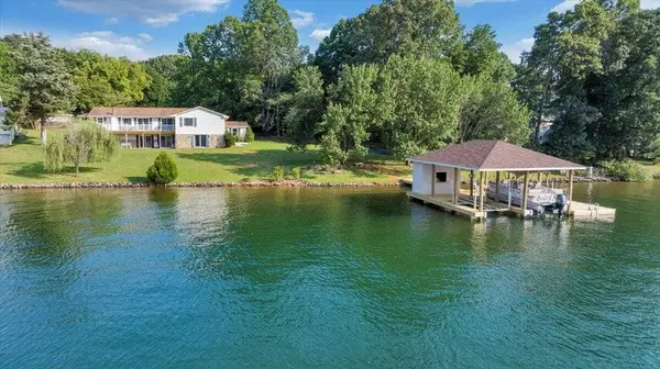 350 Tracy DR, Moneta, VA 24121