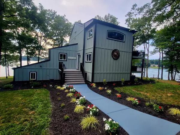 202 Lake Pine DR, Moneta, VA 24121