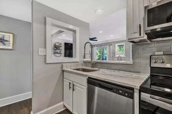 Moneta, VA 24121,290 Sailors Cove DR #404