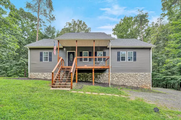 1074 Long Pine CT, Moneta, VA 24121