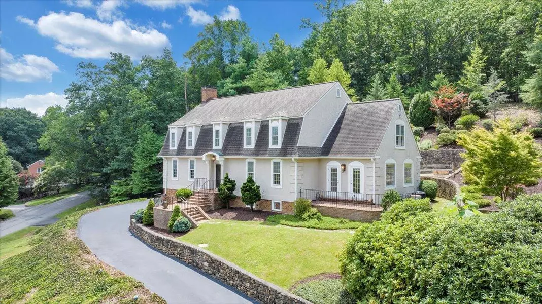 5004 Crossbow CIR, Roanoke, VA 24018