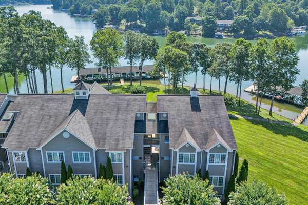 305 South Pointe Shore DR #204, Moneta, VA 24121