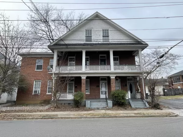 913 5Th ST Unit Apt A, Roanoke, VA 24016