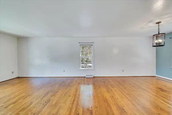 Roanoke, VA 24018,4005 Chaparral DR