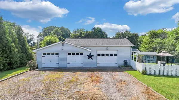 Ridgeway, VA 24148,898 Mica RD