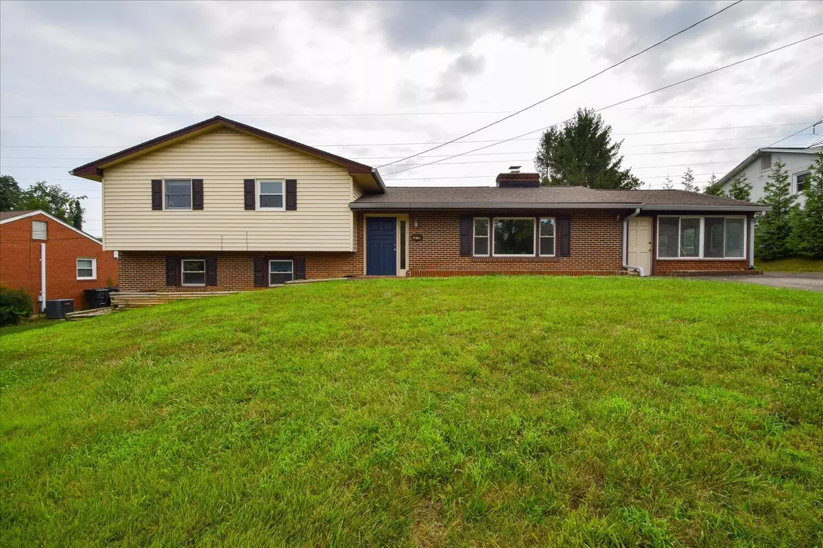Roanoke, VA 24018,2779 Hillbrook DR