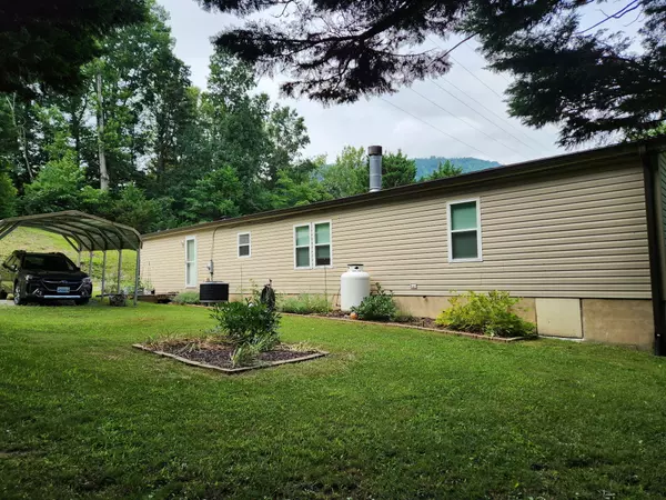 Roanoke, VA 24018,7526 Apple Grove LN