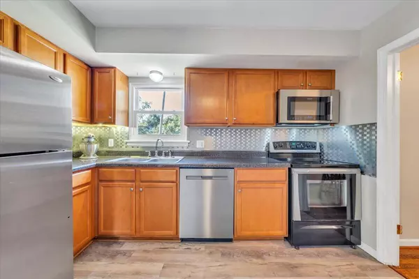 Roanoke, VA 24015,2236 Mountain View TER