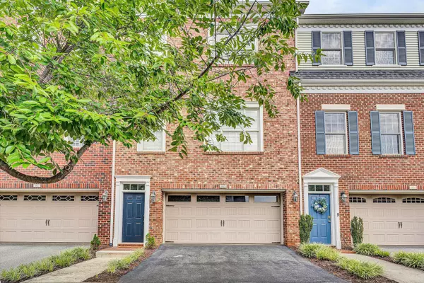 3823 Greenway DR, Roanoke, VA 24018