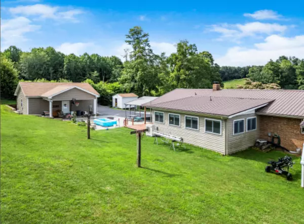 Floyd, VA 24091,437 Posey RD