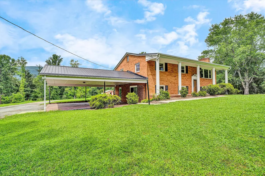 9561 Upper Craigs Creek RD, Catawba, VA 24070