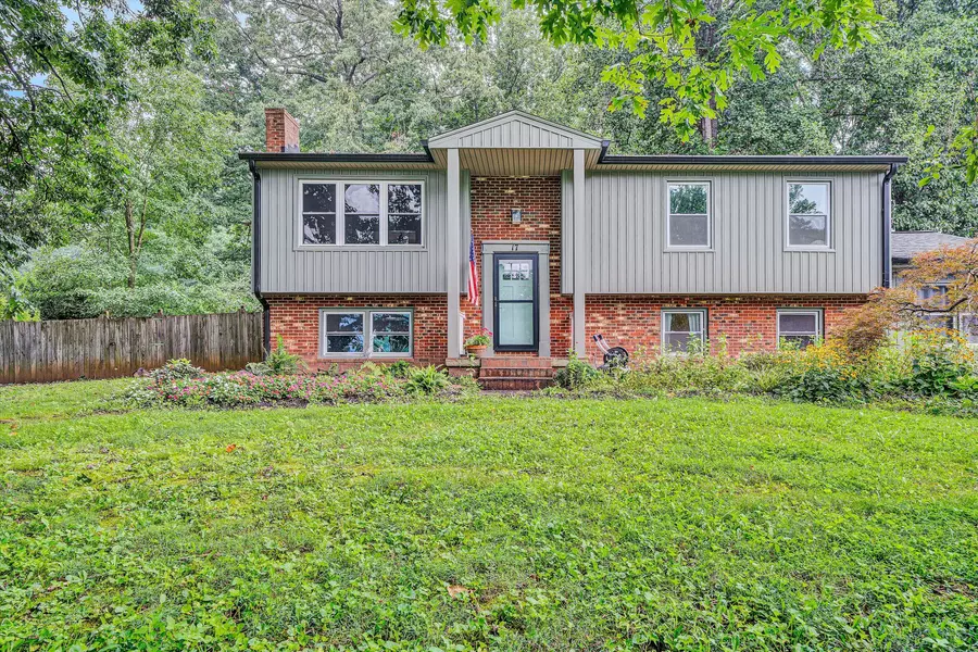 17 Cedarbrook LN, Blue Ridge, VA 24064