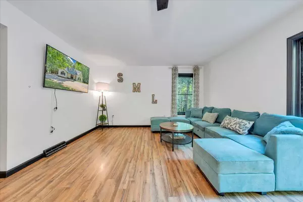 Moneta, VA 24121,709 Forest Lawn DR