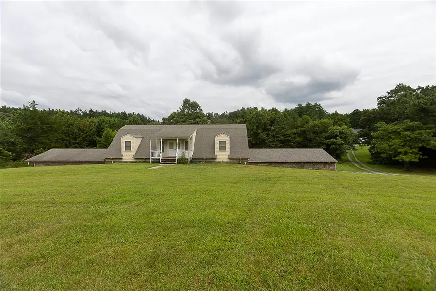 2810 Glenwood DR, Bedford, VA 24523