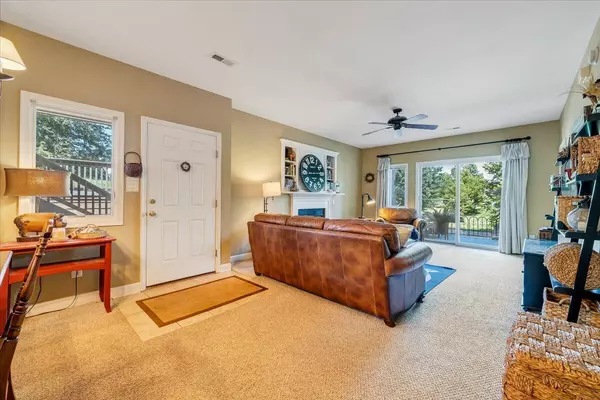 Huddleston, VA 24104,1209 Mariners Way  #69