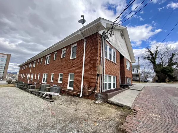 Roanoke, VA 24016,202 Elm AVE Unit B1
