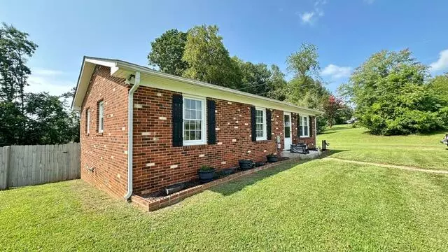 1281 Lone Oak Crossing, Huddleston, VA 24104
