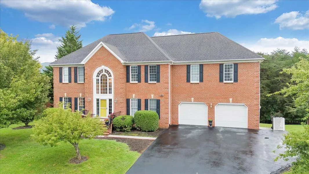 5018 Carter Grove LN, Roanoke, VA 24012