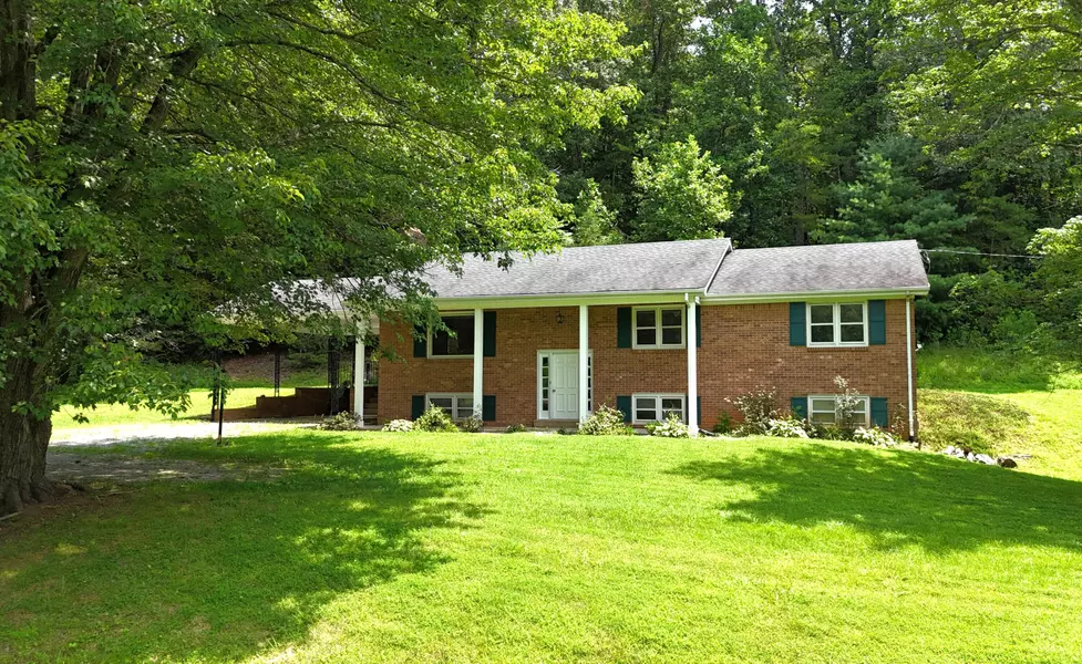6893 Franklin ST, Ferrum, VA 24088