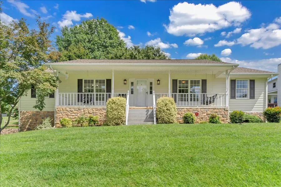 2424 Olde Salem DR, Salem, VA 24153