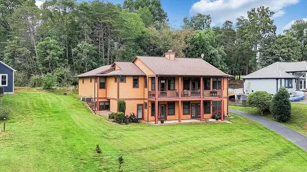 209 PARK SHORES CIR, Moneta, VA 24121