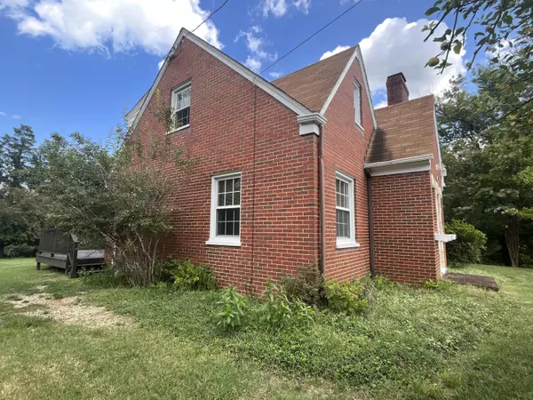 Salem, VA 24153,826 Red LN