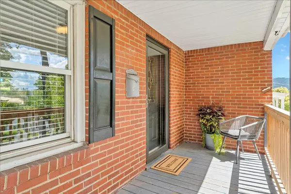 Roanoke, VA 24015,823 Windsor AVE