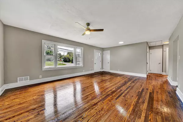 Roanoke, VA 24018,3725 Colonial AVE