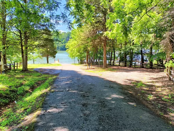 Moneta, VA 24121,41 Long Pine CT