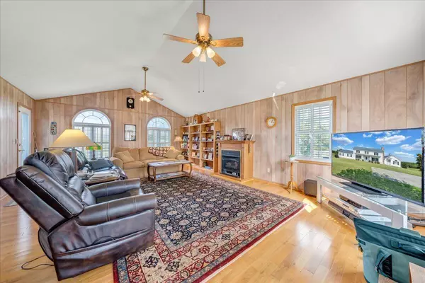 Huddleston, VA 24104,12715 Smith Mountain Lake PKWY