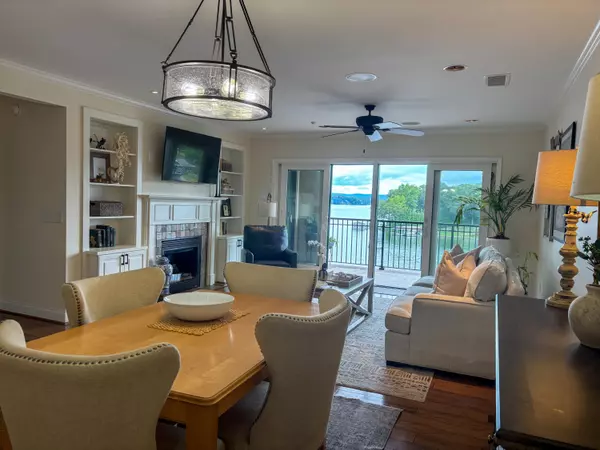 Moneta, VA 24121,100 Bridgewater Pointe PL #404