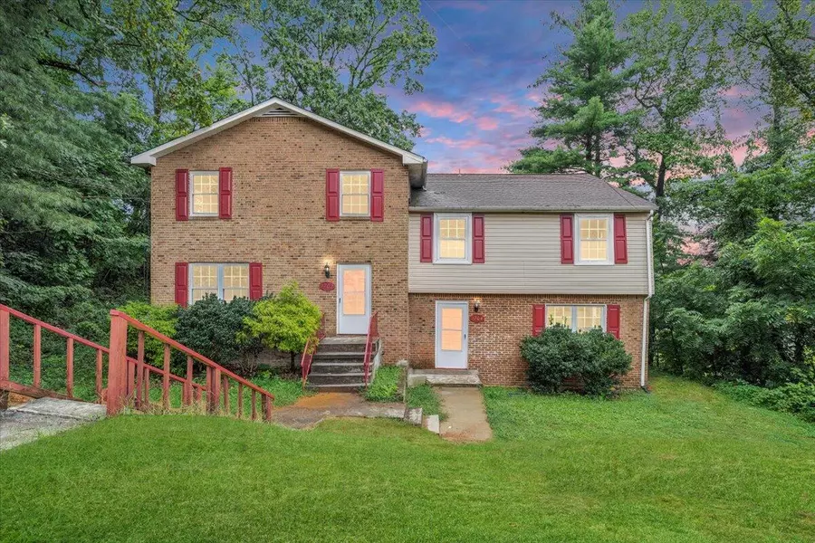 1702 Elbert DR #& 1704, Roanoke, VA 24018